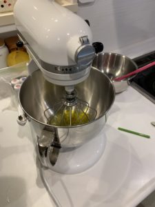 素人がキッチンエイドのスタンドミキサーを買ってマカロンを作るとこうなる